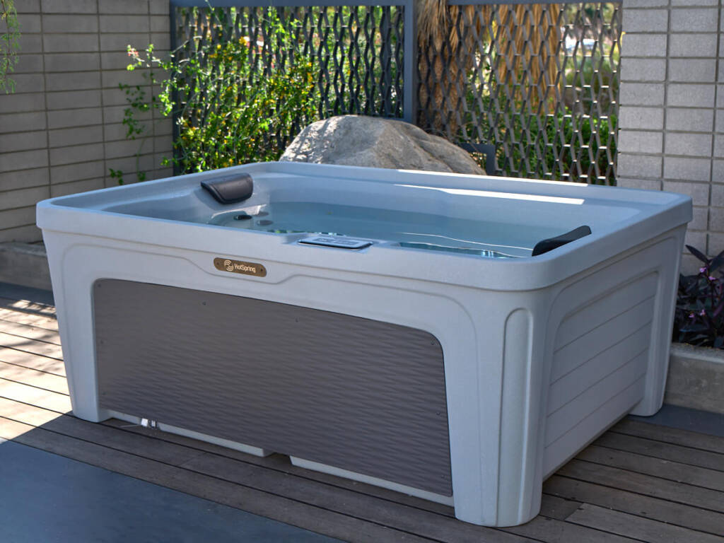 hot-spring-ffc-mini-spa-on-patio-4x3_1200x900