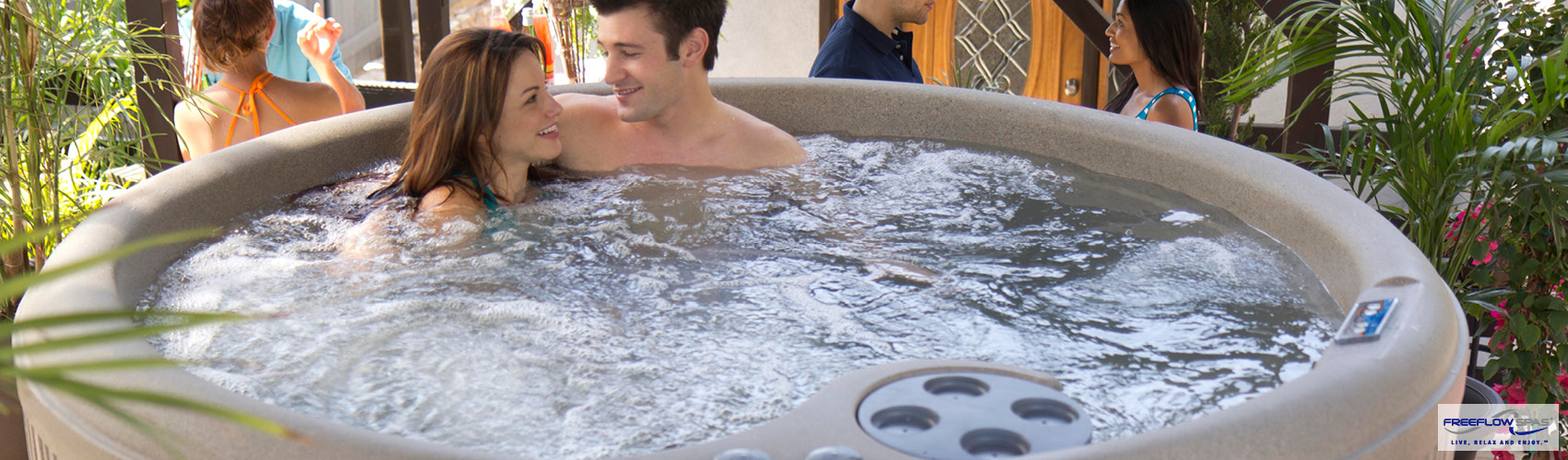 Idromassaggio APTOS™ – FREEFLOW SPAS® – 5 posti – 18 getti in acciaio inox – peso a vuoto 165 kg – 198 x 86 cm